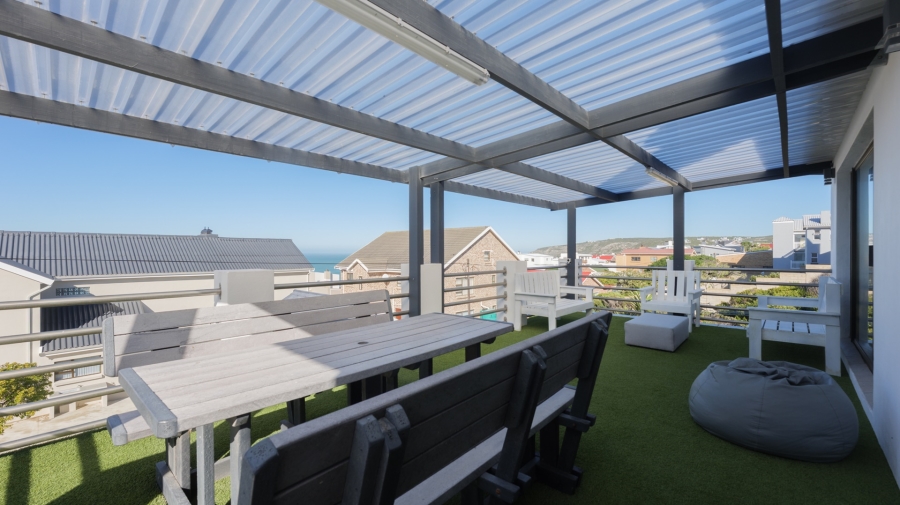 To Let 4 Bedroom Property for Rent in Oceanview Heights Western Cape